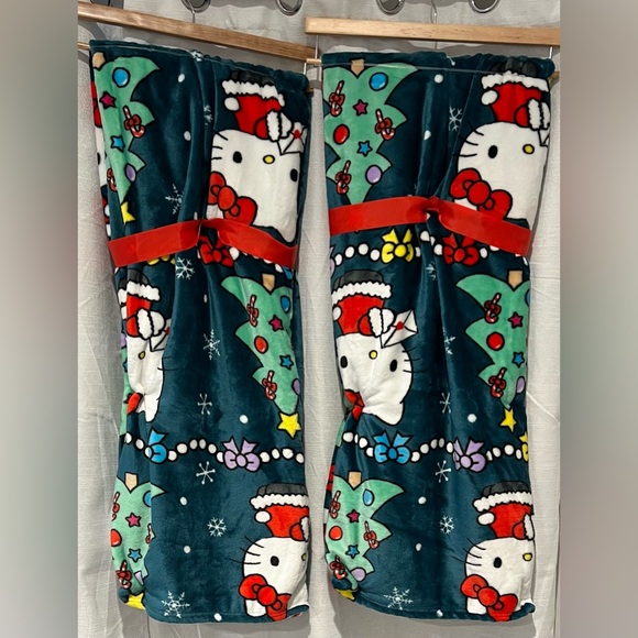 Hello Kitty Sanrio Green Christmas‎ Tree Throw Blanket 60 X 70 Set Of 2 - Picture 2 of 3